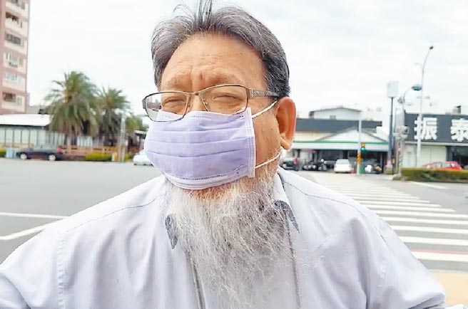 台东地检署21日上午指挥台东县警局搜索律师张静住处、事务所及其女友住处，张静接受侦讯前更对外直言，「这是典型的查水表、政治追杀。」（翻摄画面／庄哲权台东传真）