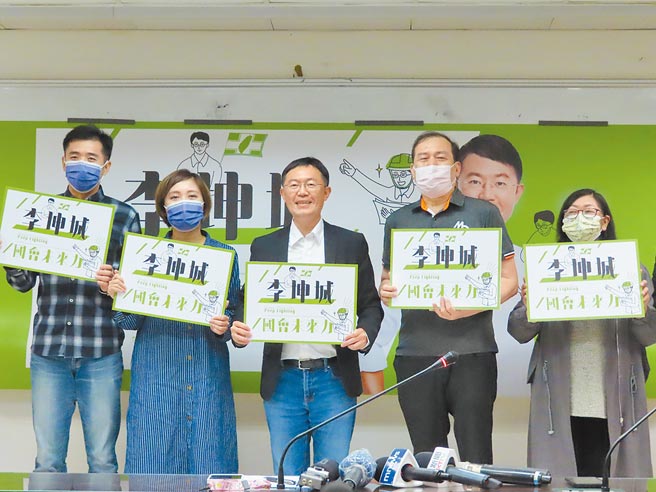 新北市议员李坤城宣布不争取连任议员，将挑战2024三重选区立委。（叶德正摄）