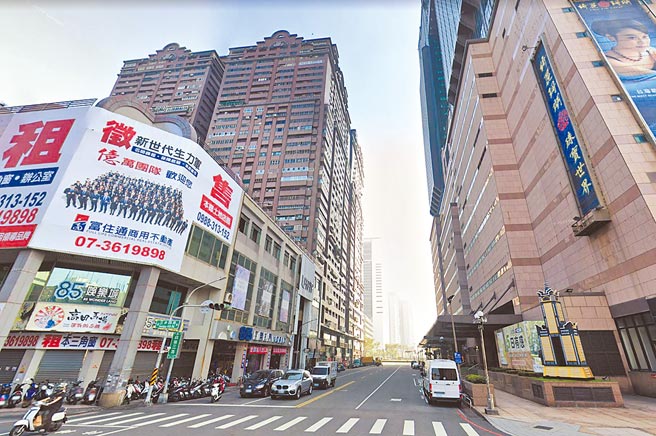 蔡姓男子为了躲避恶煞逼债，躲至某大楼地下一楼不慎摔落地下五楼机房惨死，蔡男父母向一干人等求偿。高雄地院认为，恶煞与蔡男之死无因果关系，判蔡男父母求偿败诉，可上诉。（取自GoogleMap／袁庭尧高雄传真）