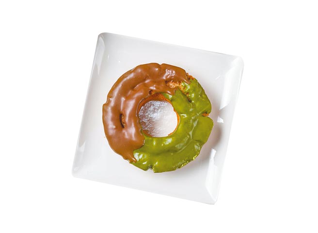 甜甜圈品牌Mister Donut因应抹茶季，与北海道抹茶甜品专卖店「一○八抹茶茶廊」联名，推出9款日式意象浓厚的茶系列点心。（Mister Donut提供）
