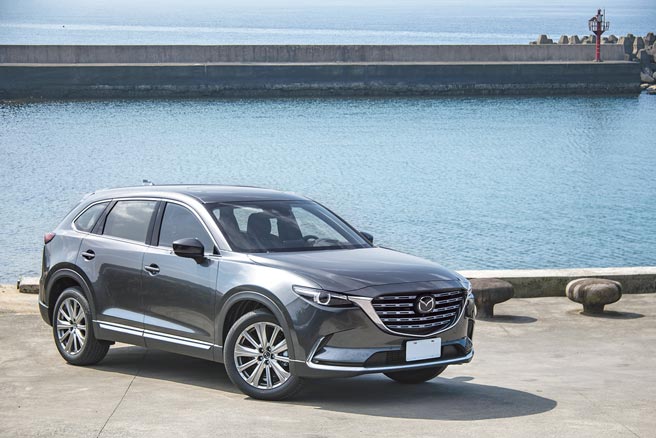 MAZDA CX-9 25T AWD Signature-Captain Seat兼具大气外观与细致内装，试驾车为钢铁灰车色（加价1万元），售价192.9万元。（陈大任摄）