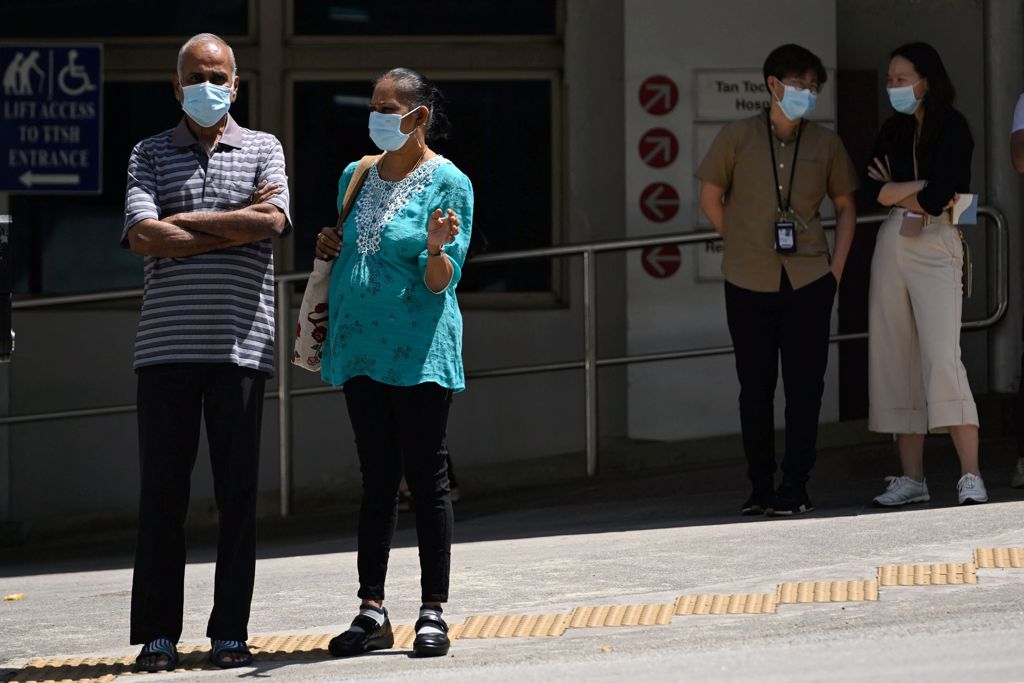 受到Omicron变异株蔓延全球多国的影响，新加坡先前也爆发一波疫情，导致确诊人数激增。图/路透社(photo:ChinaTimes)