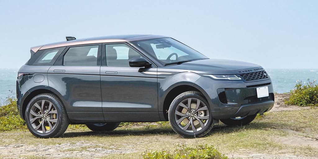 Range Rover Evoque都會潮旅堪稱是Land Rover品牌家族中的小帥哥，圖為bronze collection車款，有著特殊配色，售價235萬元起。（陳大任攝）