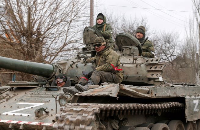 俄乌战争初期俄军只动员约15万人，有分析人士称，俄军开战初期没有动员压倒性的部队数量，可能是因为专业的军人不足所致。（图／路透）