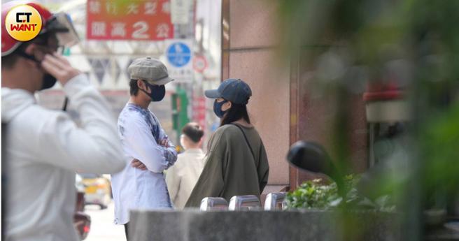 陈柏霖在庭萱生日当天陪着她去逛街购物庆生。（图／本刊摄影组）