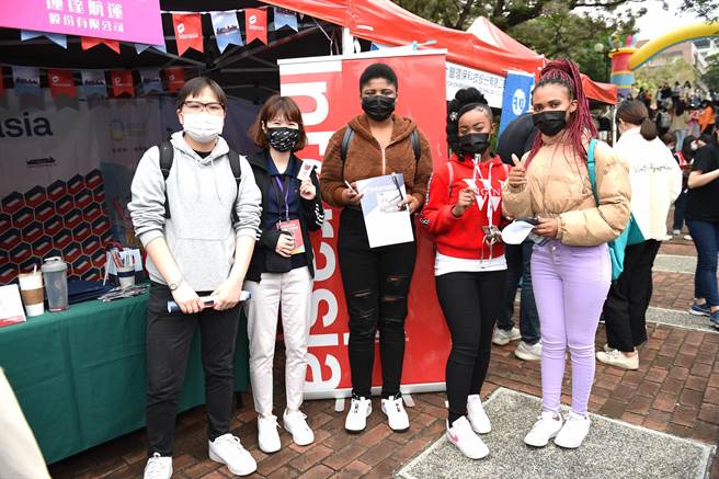 多家外商公司也锁定静宜境外生进行招募与培育计画，期待注入跨国新血。（静宜大学提供）