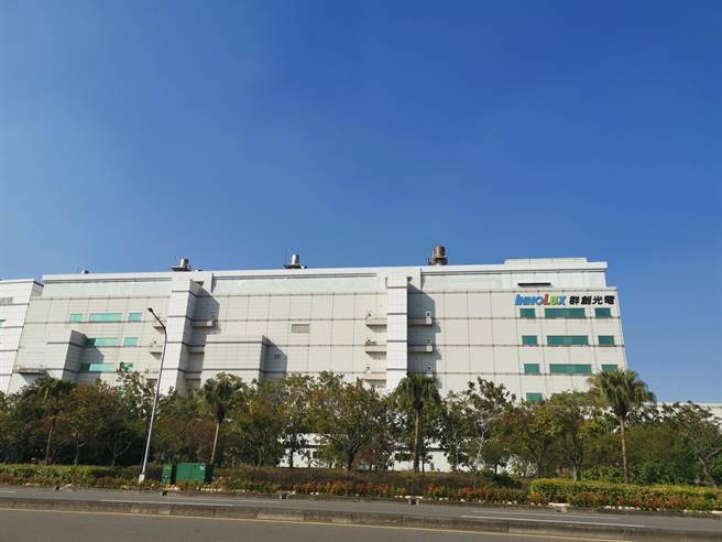 强震袭台，南科群创传出部分机台当机。（刘秀芬摄）