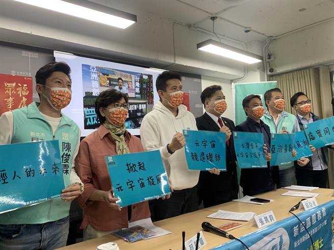 民眾黨新北市議員擬參選人張凱鈞今天宣布成立亞洲首創、全台灣第一個元宇宙（Metaverse）競選總部，並與黨主席柯文哲、黨籍立委蔡壁如、邱臣遠聯名。（林縉明攝）