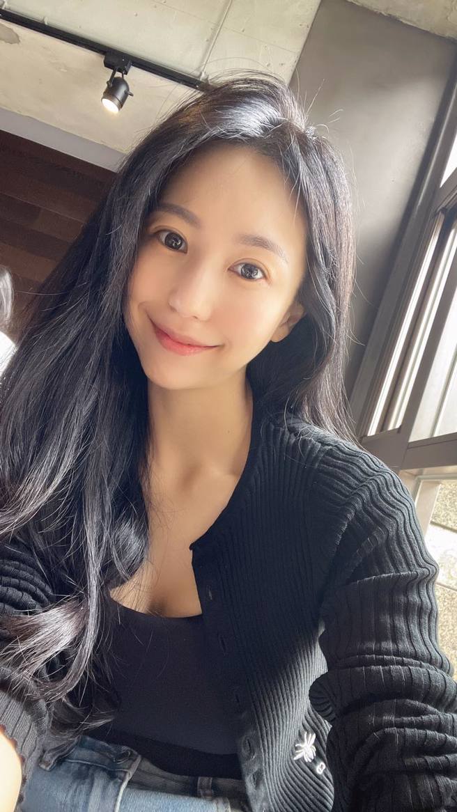 有「美女主播」之称的新闻主播高毓璘。（图／取自高毓璘脸书）