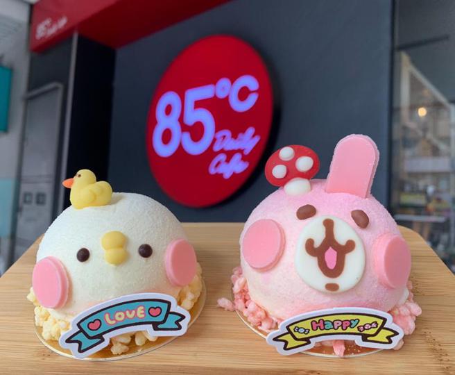 （85度C开萌P助、粉红兔兔造型蛋糕开卖，预期带进1,300万元业绩。图／85度C提供）