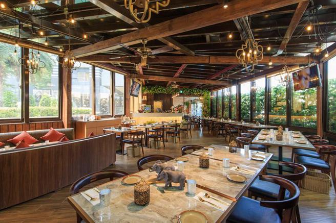 （台北花园大酒店推出一泊二食住房专案，内容主攻在「花园thai thai」泰菜餐厅享用双人晚餐加住宿与早餐。图／台北花园酒店提供）
