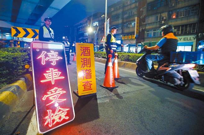 唐姓老翁酒駕逆向卻鬼扯「喝高粱防疫」，被法官判刑4月。(本報資料照)