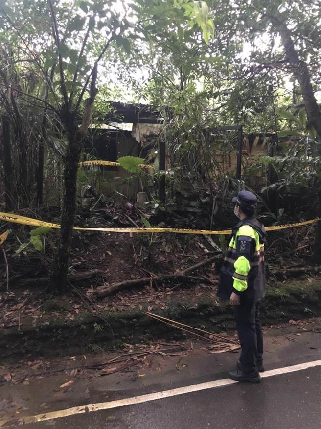 新北市汐止施姓男子因二哥酒醉与堂弟杀人后弃尸，施母当庭痛哭向审判长哀求判决最轻的罪。（中时资料库）