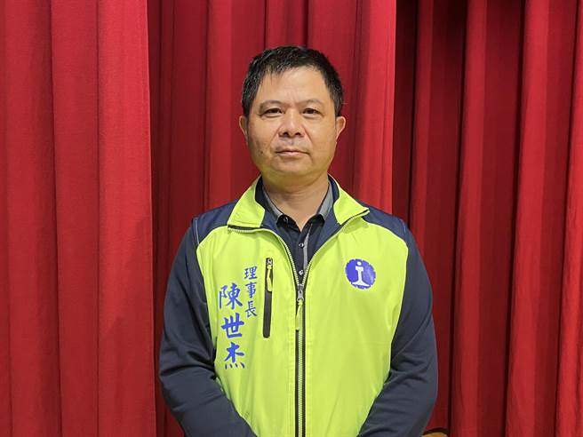 台鐵企業工會理事長陳世杰表示，交通部草率送出台鐵公司化草案，工會擬動員5月1日勞動節提出不加班聲明書，癱瘓運能。（陳祐誠攝）