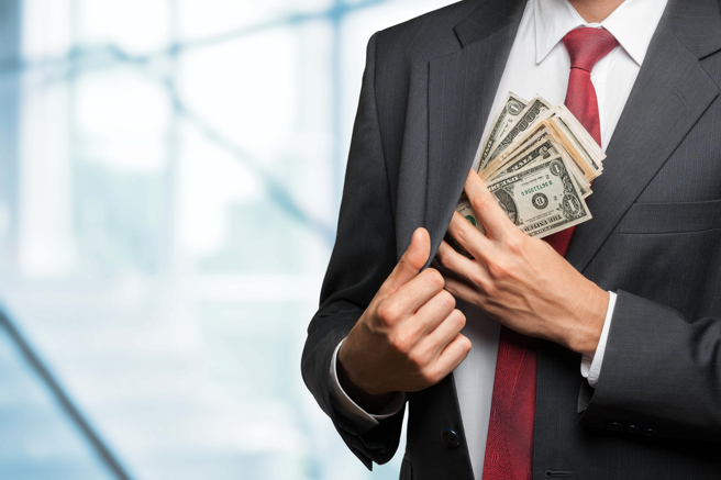 加薪时代来了，但高薪不会让你变有钱？新富阶级都靠一个秘密致富。(示意图/shutterstock)
