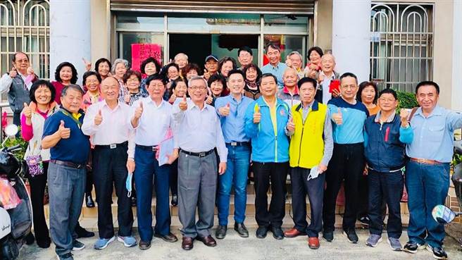 國民黨立委陳以信祝福台南市議員謝龍介參選台南市長順利。（取自陳以信臉書）