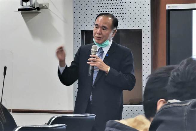 矫正署长黄俊棠介绍酒驾犯戒治处遇新观念，採世界公卫标准的三级预防。(蒋永佑摄)