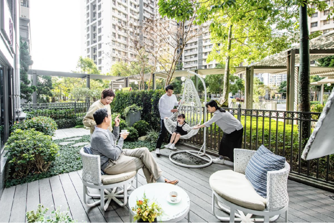 板桥亚东站「发现之旅」每户私拥8-22坪专用庭院，相聚有园人引房市风潮。(图/发现之旅提供)