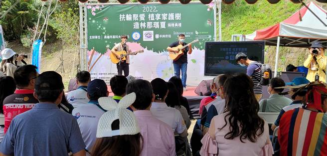 高雄那玛夏赏萤季即起开跑，有企业携手那玛夏区公所种下600棵吉野樱于那玛夏区吉巴谷樱花公园。（柯宗纬翻摄）