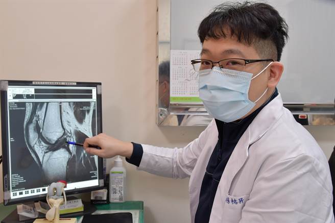 26岁阮先生的膝盖常会疼痛与软脚无力，MRI显示前十字韧带已有断裂模糊的状况。（台中医院提供／冯惠宜台中传真）