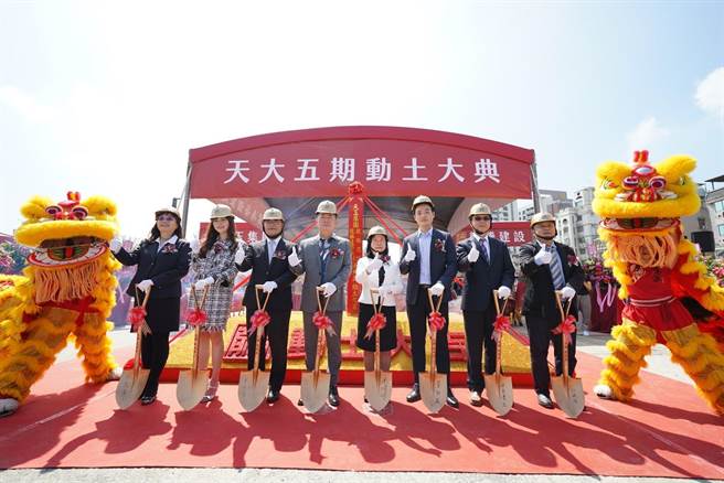 天玉集团「天大五期」近日举办动土，採先建后售模式。（柯宗纬翻摄）