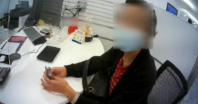 妇人接到来电要求结清食品尾款86万元，赶赴匯款险遭诈。（警方提供／陈淑芬台中传真）