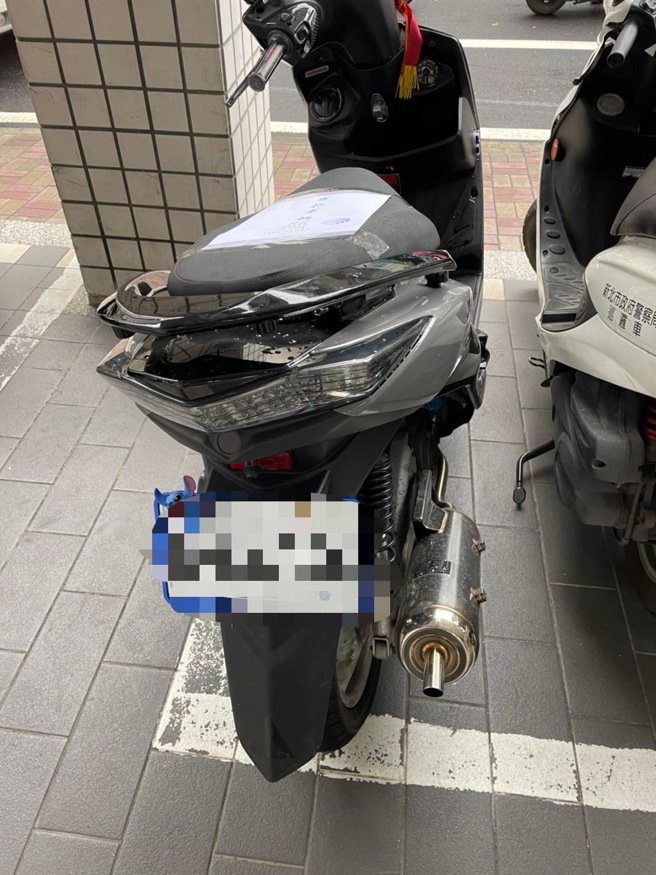 改管車清晨噪音擾人清夢，林口警強勢執法開單扣車。(林口分局提供)