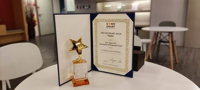 新北市资讯中心研发的「新北防疫虚拟病房与远距数位关怀中心2.0」，获得2022 GO SMART 最佳愿景城市计画奖的殊荣。（陈慰慈摄）