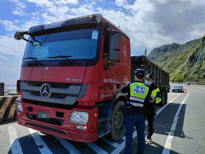 台2線大型車交通事故頻傳，瑞芳警分局將加強取締。（警方提供）