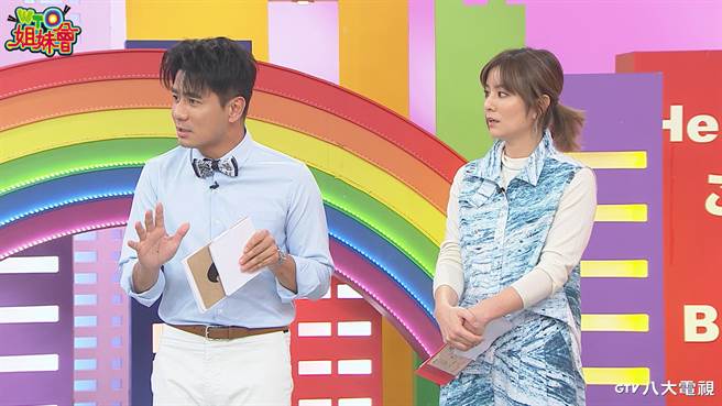 郭彦均（左）和莎莎主持的《WTO姐妹会》讨论「男人到底懂不懂女人」。（八大提供）