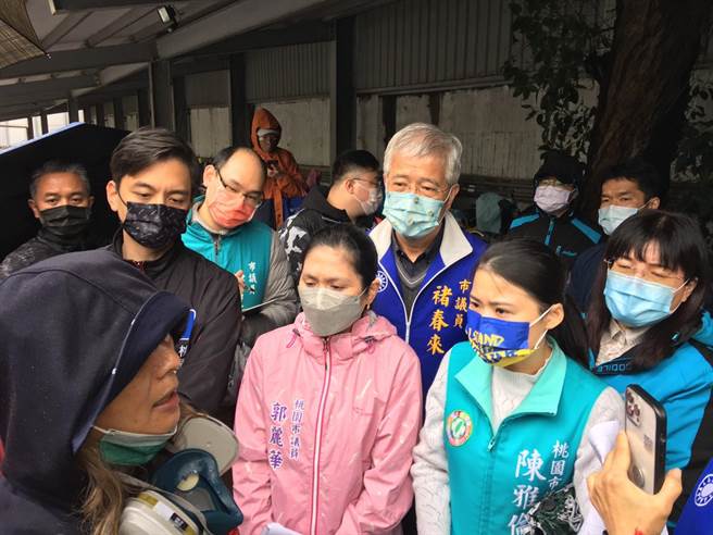 桃园市议员23日至美福仓储考察。（市议员牛煦庭提供／陈梦茹桃园传真）