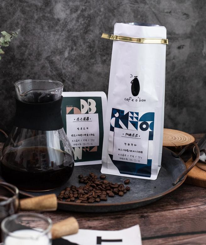 （欧棒咖啡採用小量又新鲜的豆子，透过手工挑豆，由烘豆师依据豆子特性，烘出不同豆子最佳风味。图／业者提供）