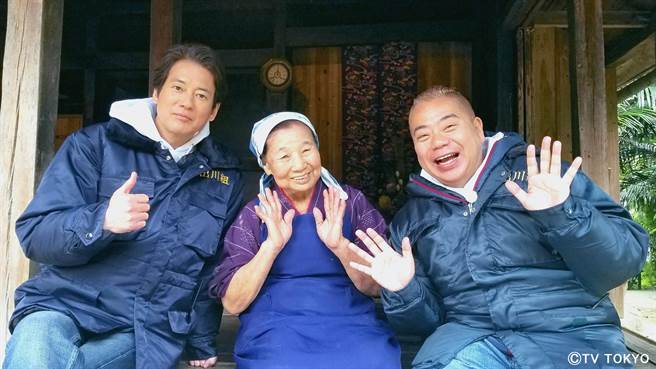 唐澤壽明（左）是沖繩之旅的特別來賓。（民視提供）