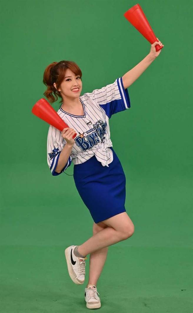 林奕雯很喜歡看網球和F1賽車。（華視提供）