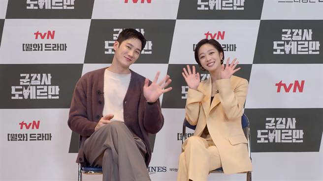 安普贤、曹宝儿为宣传《军检察官多伯曼》跨海受访。（friDay影音提供）