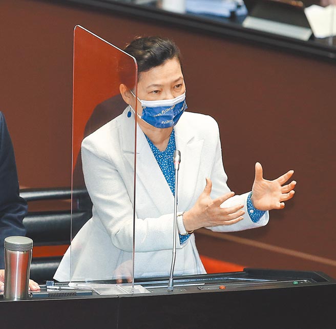 針對台電303大停電傳出有高雄市民因中風長期臥床，呼吸器因停電無法供氧而死亡，經濟部長王美花22日在立法院答詢時表示台電還在了解當中。（姚志平攝）