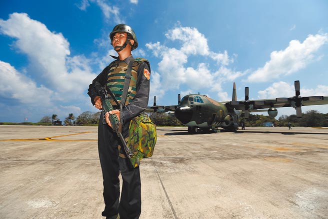 前空军副司令张延廷质疑捐款不如留给国军，不仅是要政府重视军队士气，更是务实作法。图为我国太平岛，目前由海巡署派员驻守，维护我国南疆主权。（本报资料照片）