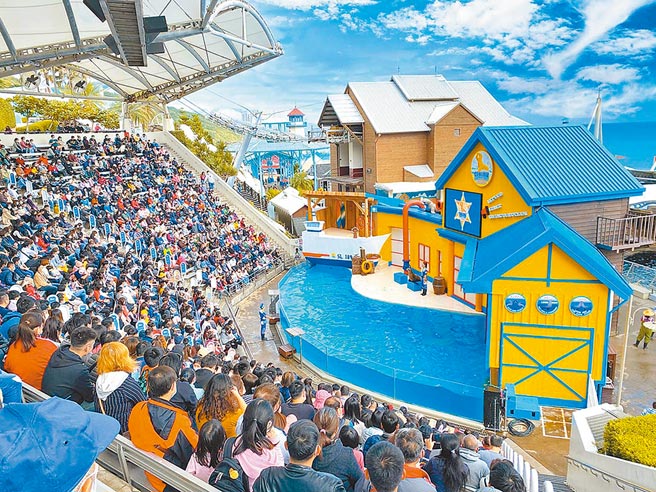 疫情趋缓，国旅爆发，花莲旅馆、民宿清明连假前2日住房率突破8成5，观光业者开心期待迎接大批游客。（罗亦晽摄）