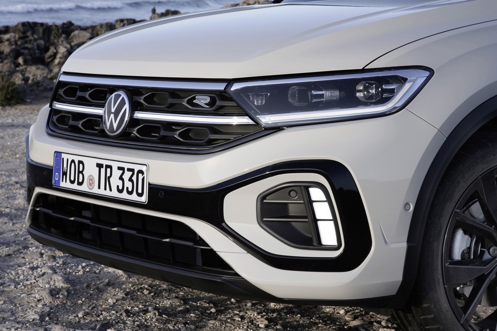 119.8萬雙車型， Volkswagen T-Roc 小改款預售開跑、330 TSI R-Line Performance 獨享限量黑化風格套件 (圖/CarStuff)