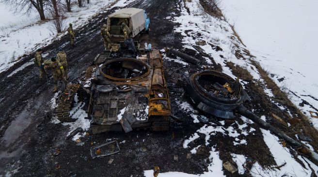 戰爭消耗如此巨大，戰爭資財準備不足的俄羅斯陷入烏克蘭泥淖後，能撐多久還很難預料。（圖／路透）