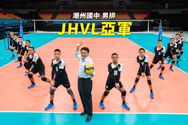 潘孟安和選手們合影。（圖片摘自潘孟安臉書）