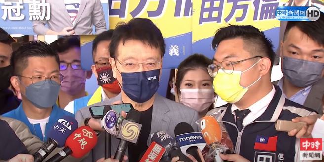 中廣董事長趙少康(中)。(取自中時新聞網直播)