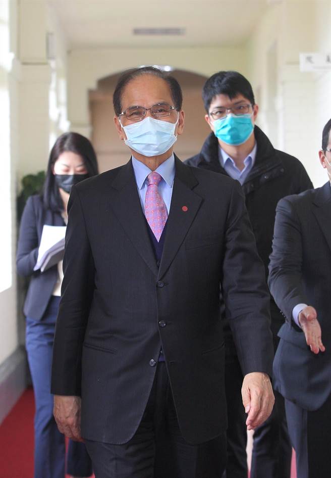 立法院长游锡堃上午接见「社团法人公民监督国会联盟」理事长曾建元等一行人。（张铠乙摄）