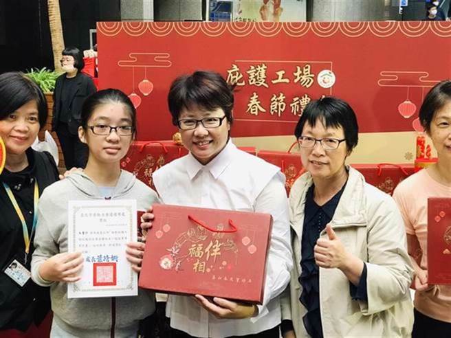 台北市劳动局长陈信瑜（中）。（本报资料照片）