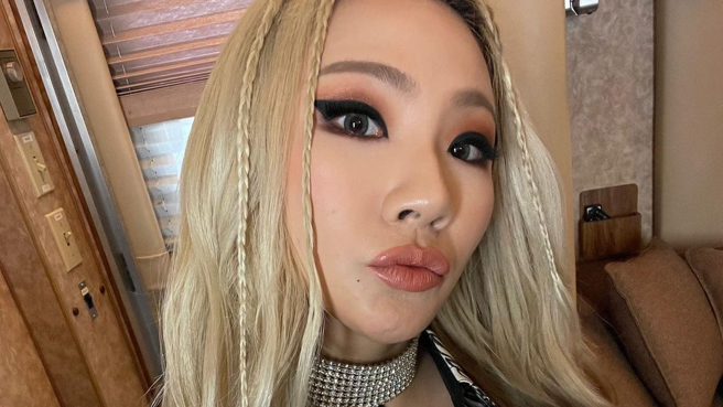 CL近日晒出突破尺度的杂志辣照。（图／IG@chaelincl ）