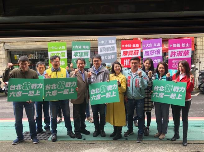新潮流立委吳思瑤、沈發惠及賴品妤及議員周威佑，陪同議員李建昌、許淑華、梁文傑、簡舒培、擬參選人陳賢蔚、邵維倫一同登記初選。（楊亞璇攝）