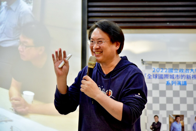 林右昌赴政治大學地政學系主辦的「全球國際城市的新視野」系列講座分享經驗。（圖／政治大學地政學系提供）