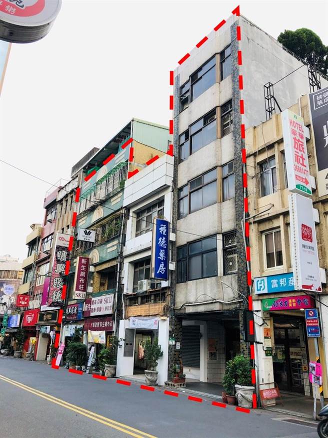 新北市近年推动都更三箭示范街道环境改善计画，近期扩大受理民间申请。树林镇前街4栋建物住户主动完成整合，近期通过核定，获得市府全额补助，未来将针对外观重新拉皮，带来全新样貌。（新北市都更处提供）