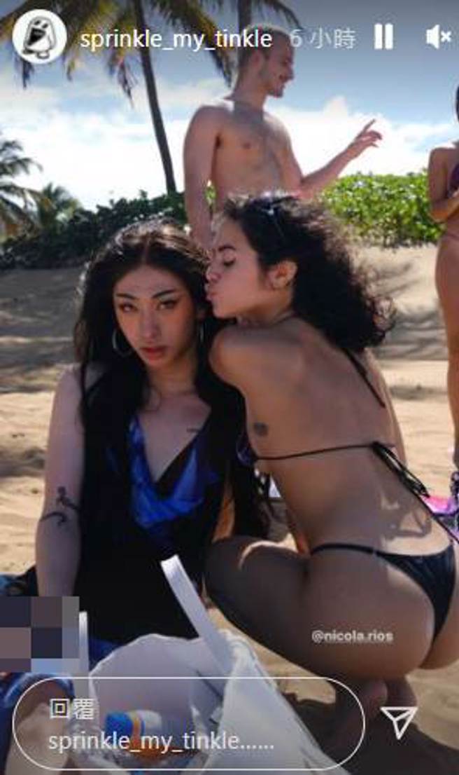 小哈利同行友人蜜桃臀成关注焦点。（sprinkle_my_tinkle IG）