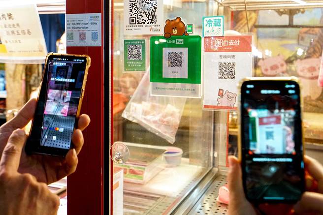 宜兰市绿九市场、东门夜市推行动支付，宜兰市公所将持续规画刺激消费等措施，提高民眾使用行动支付的意愿。（李忠一摄）